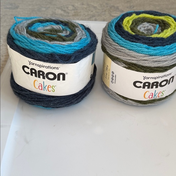 Caron Cakes yarn
Size 7.1oz each
Color: Lime twist - Picture 2 of 4